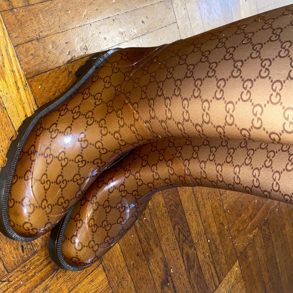 Gucci rain boots size 39 US size 9 women great condition
